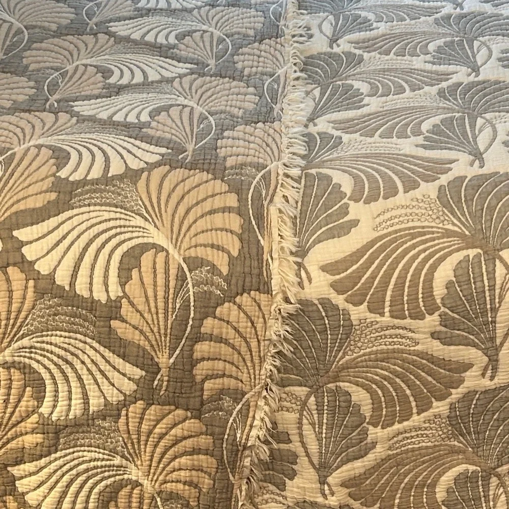 Dancing Leaves Quilted Jacquard 2 Side Woven Bedspread Oversized Queen Neutral